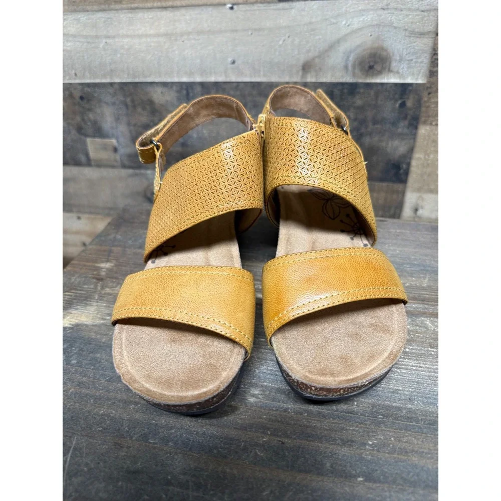 Cobb Hill Women Yellow Leather Wedge Sandals Laser Cut Strappy CI0118 Size 9